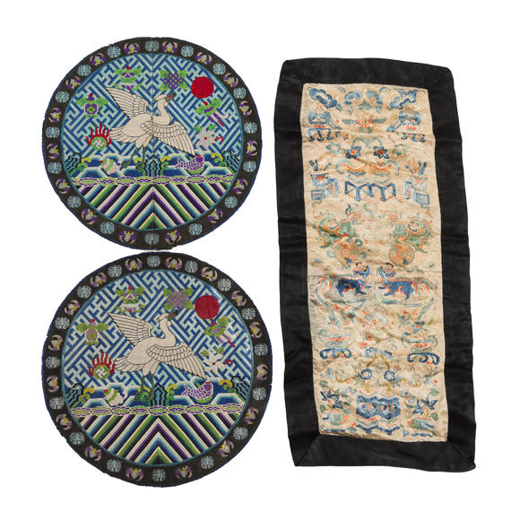 Oakridge Auction Gallery十九世紀 各式織繡及補子二十一個  Twenty Chinese rank badges and one embroidery