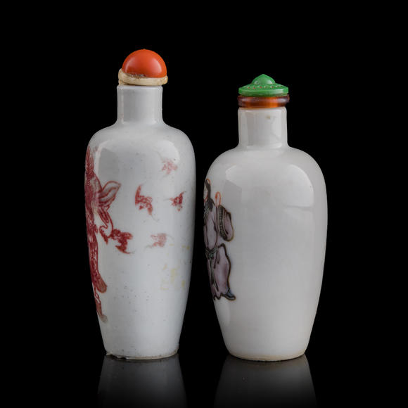 Oakridge Auction Gallery十九世紀(jì) 五彩和合二仙鼻煙壺及釉裡紅鍾馗鼻煙壺  A Chinese wucai snuff bottle and an underglaze red snuff bottle