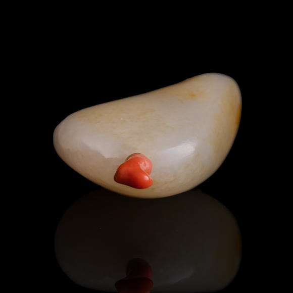 Oakridge Auction Gallery清代 白玉留皮鼻煙壺  A Chinese white jade snuff bottle with russet skin