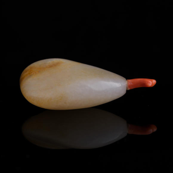 Oakridge Auction Gallery清代 白玉留皮鼻煙壺  A Chinese white jade snuff bottle with russet skin