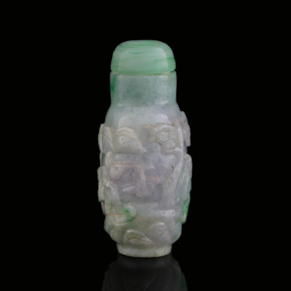 Oakridge Auction Gallery十九世紀(jì) 翡翠雕松下高仕鼻煙壺  A Chinese jadeite 'scholar beneath pine tree' snuff bottle