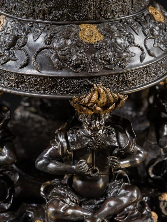 Galerie ZackeHAYASHI HARUSADA: A MONUMENTAL (234 CM) PARCEL-GILT BRONZE ‘RYUJIN AND DRAGONS’ EXHIBITION KORO (INCENSE BURNER)