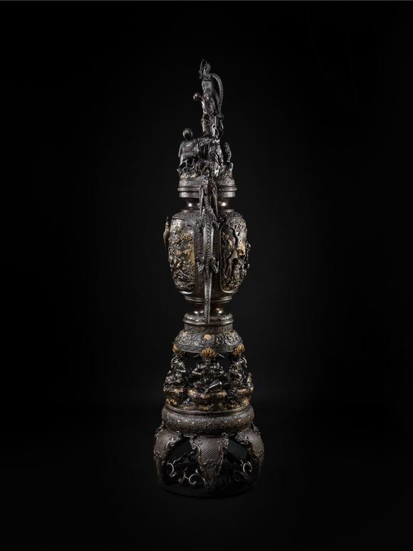 Galerie ZackeHAYASHI HARUSADA: A MONUMENTAL (234 CM) PARCEL-GILT BRONZE ‘RYUJIN AND DRAGONS’ EXHIBITION KORO (INCENSE BURNER)