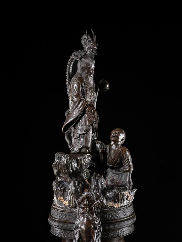 Galerie ZackeHAYASHI HARUSADA: A MONUMENTAL (234 CM) PARCEL-GILT BRONZE ‘RYUJIN AND DRAGONS’ EXHIBITION KORO (INCENSE BURNER)