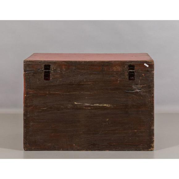 Aste Boetto SRLBaule in legno laccato a fondo rosso con scene di 
