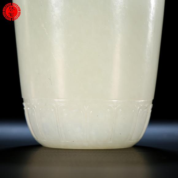 北京啟石清 蓮瓣紋白玉杯（帶座）