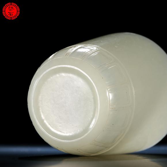 北京啟石清 蓮瓣紋白玉杯（帶座）
