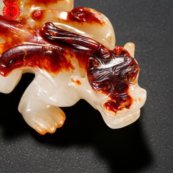 北京啟石明 紅皮白玉羽獸