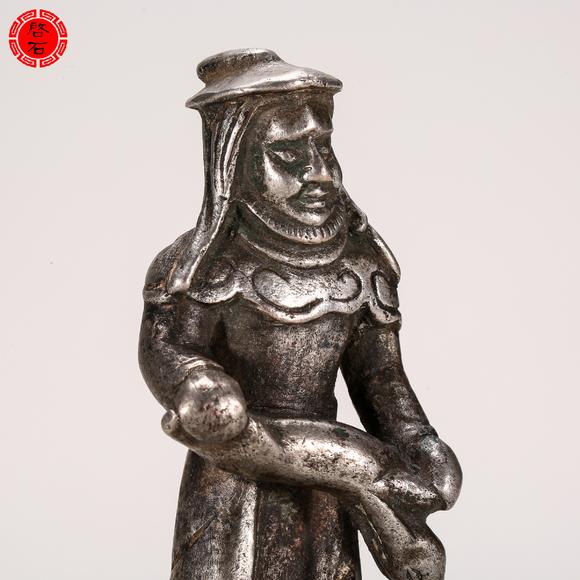 北京啟石明 銀質(zhì)狩獵人物像