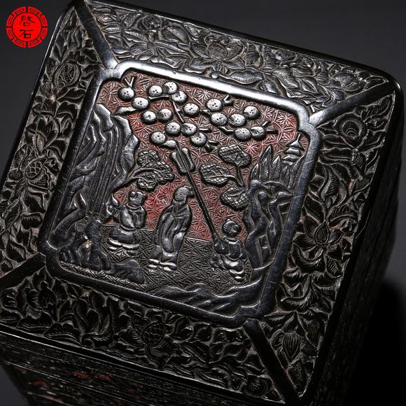 北京啟石明 墨底花卉人物四節(jié)三盒