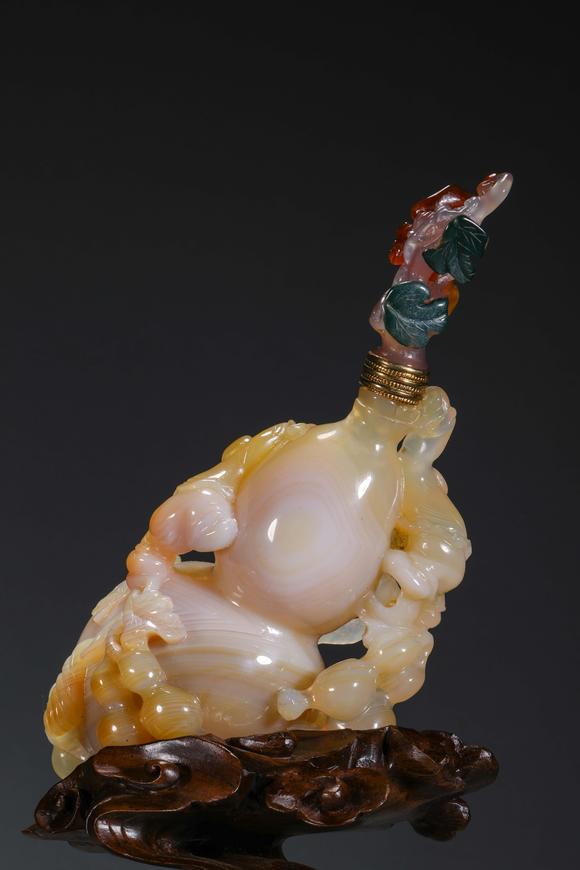 吉本株式會(huì)社清代，瑪瑙花卉鼻煙壺