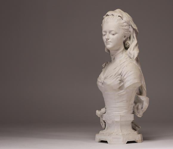 Goldfield Auction sarlsMaurice De Gheest (XIXe–XXe), buste de jeune fille en biscuit
Sculpture en biscuit représentant une jeune fille voilée au traitement délicat des dra