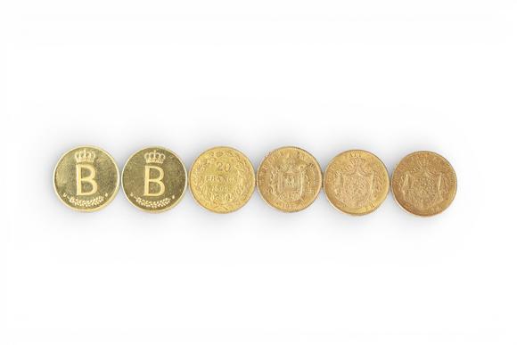 Goldfield Auction sarlsLot de pièces et médailles en or, comprenant notamment des 20 francs Napoléon III et Léopold II, XIXe siècle
Etat : Bon 
Diamétre : 2,2 cm
Poids :