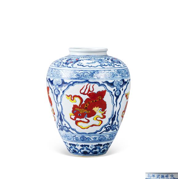 皇廷拍賣明洪武 青花五彩開光瑞獸紋罐
