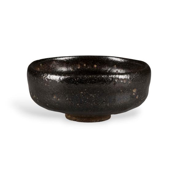 Hargesheimer Kunstauktionen DüsseldorfEIN KURO-RAKU SOMMER-CHAWAN (TEESCHALE)