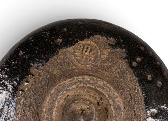 Hargesheimer Kunstauktionen DüsseldorfEIN KURO-RAKU SOMMER-CHAWAN (TEESCHALE)