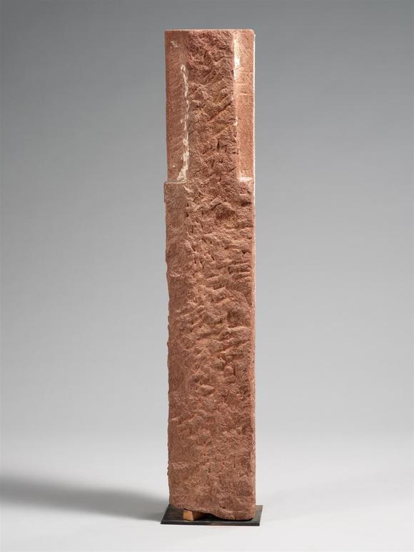 Kunsthaus Lempertz KGA Mughal carved red stone and painted white pillar with a jharokha window. India, Rajasthan. 18/19th century