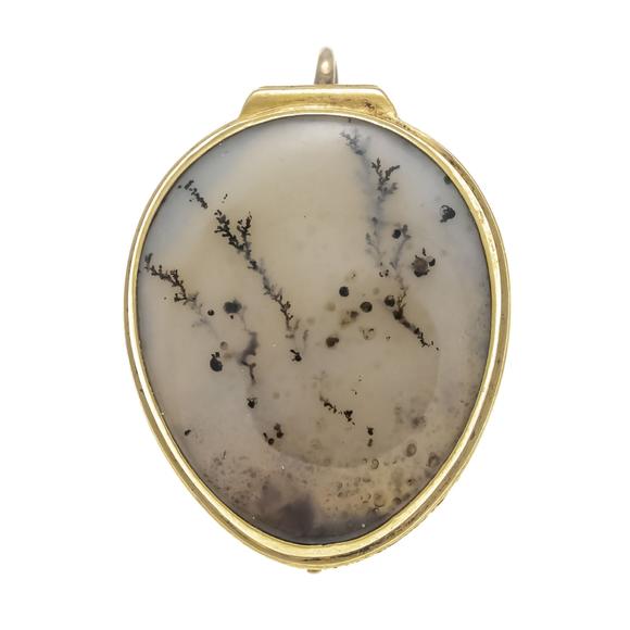 Historia AuktionshausMedallion pendant GG 700/000, opens