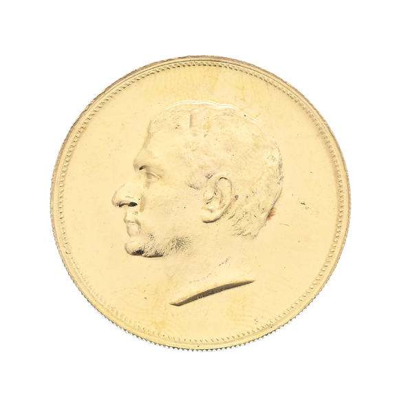 Piguet - H?tel des VentesRoyaume d'Iran,  Les 25 ans de règne de Mohammad Reza Pahlavi , 1966 (1344SH), médaille en or, tranche cannelée, diam. 3,7 cm, 34,8 g.