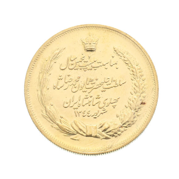 Piguet - H?tel des VentesRoyaume d'Iran,  Les 25 ans de règne de Mohammad Reza Pahlavi , 1966 (1344SH), médaille en or, tranche cannelée, diam. 3,7 cm, 34,8 g.