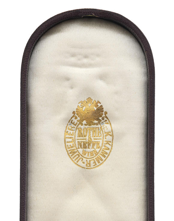 Piguet - H?tel des VentesEmpire austro-hongrois, Ordre de la Couronne de Fer, restauré en 1816, insigne de 3ème classe en or et émail