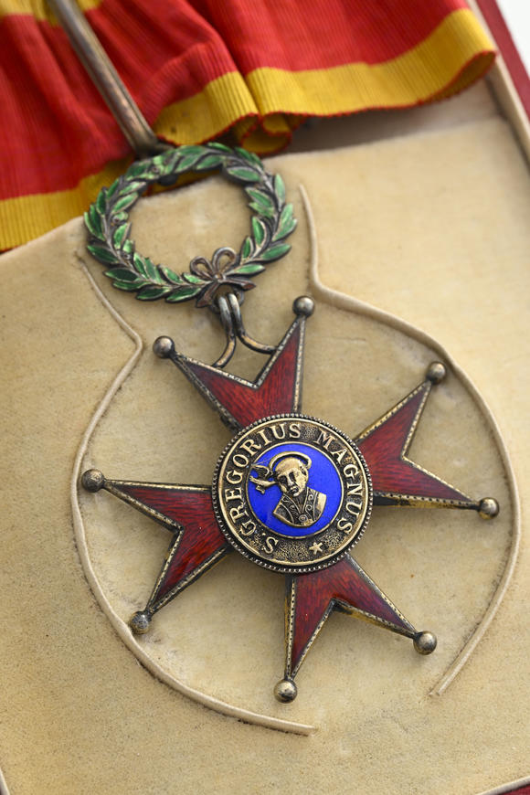 Piguet - H?tel des VentesVatican, Ordre de Saint Grégoire Le Grand, fondé en 1831, croix de Commandeur en vermeil et émail
