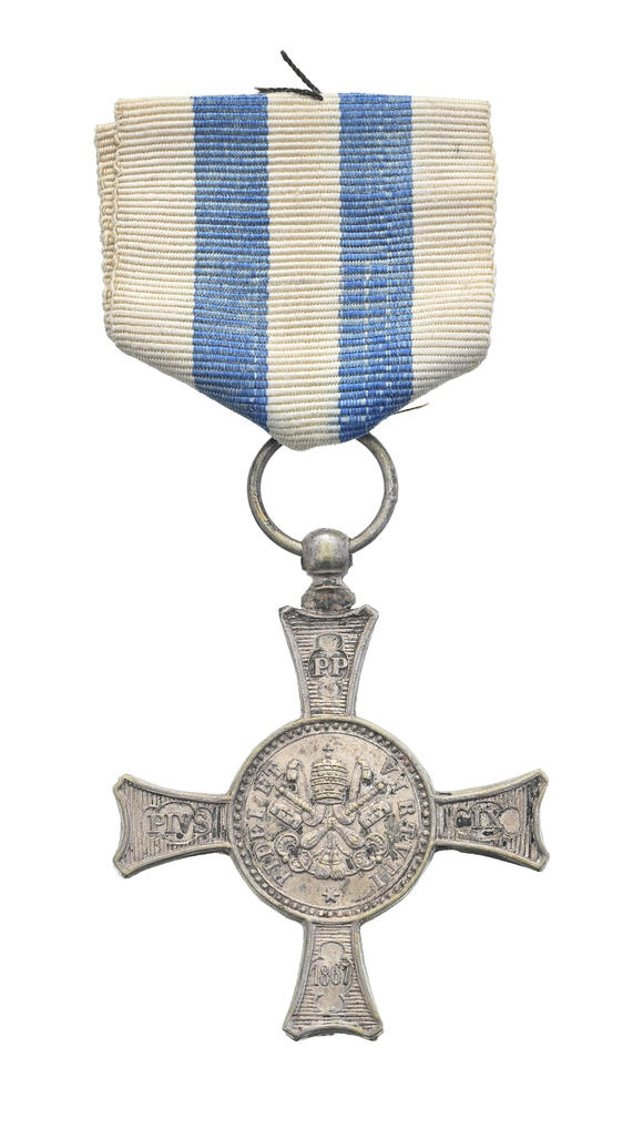 Piguet - H?tel des VentesVatican, croix de Mentana, instituée en 1867 par le pape Pie IX, en argent, diam. 4,2 cm