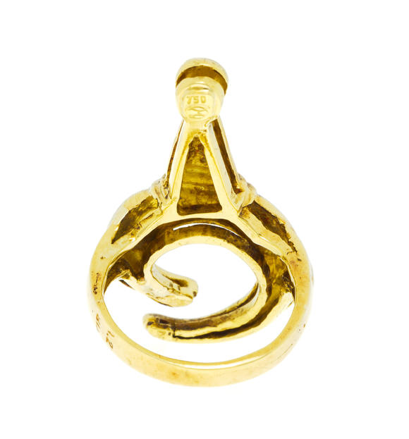 Piguet - H?tel des VentesLalaounis, bague signe du zodiaque or 750 stylisant le symbole du bélier
