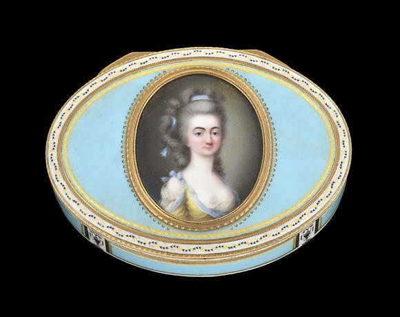 Piguet - H?tel des VentesTabatière ovale en or et émail, prob. Hanau, vers 1780–1790, miniature de femme en émail plein, 2,7x8,5x6,2 cmOval gold and enamel snuff box, probably Hanau, circa 1780–1790, 2,7x8,5x6,2 cm