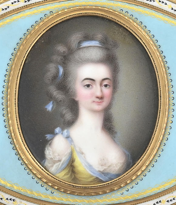 Piguet - H?tel des VentesTabatière ovale en or et émail, prob. Hanau, vers 1780–1790, miniature de femme en émail plein, 2,7x8,5x6,2 cmOval gold and enamel snuff box, probably Hanau, circa 1780–1790, 2,7x8,5x6,2 cm