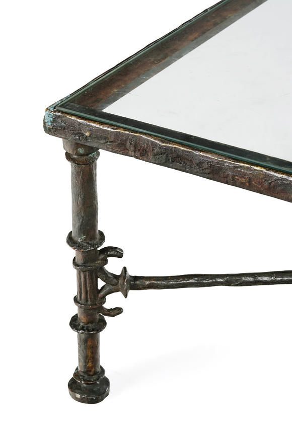 Piguet - H?tel des VentesDiego Giacometti (1902-1985),  Table Grecque , c. 1965, bronze patiné brun, plateau en verre, 45x111,8x81,5 cm