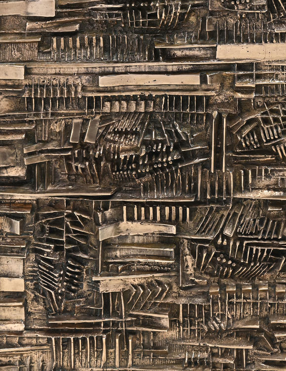 Piguet - H?tel des VentesArnaldo Pomodoro (1926-2025),  Tavola dei segni , 1960, bronze en bas relief, signé, 64,2x47,6x12,9 cm (avec socle)