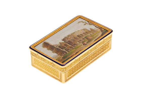 Piguet - H?tel des VentesTabatière en or 750 finement ciselé de motifs guillochés, de frises et de palmettes, le couvercle est garnit d’une mosa?que figurant lRectangular gold snuff box, finely chased with engine-turned friezes and palmette motifs, Paris, 1809–1819. 