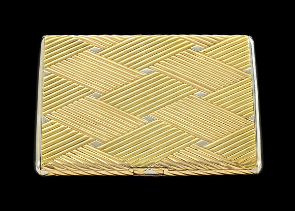 Piguet - H?tel des VentesEtui à cigarettes 3 ors 750 en mokume-gane de vannerie, XXe s., numéro de série 7527, poin?on d'orfèvre Charles HollTri-colour 18k gold cigarette case, 20th century, decorated with a mokume-gane basket-weave design by Charles Holl