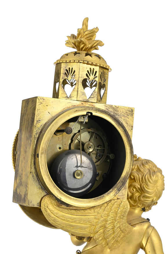 Piguet - H?tel des VentesPendule dite à lanterne magique d'époque Restauration, en bronze doré et finement ciselé, 47x25x14 cm