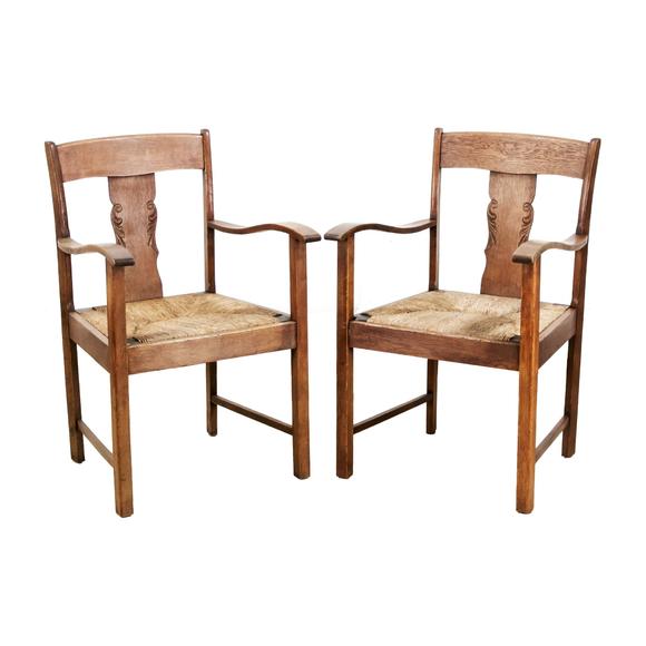 Historia Auktionshaus2 armchairs, circa 1910. Solid oak,