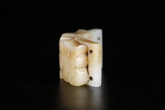 千美會(huì)和田玉雕獸面紋掛飾