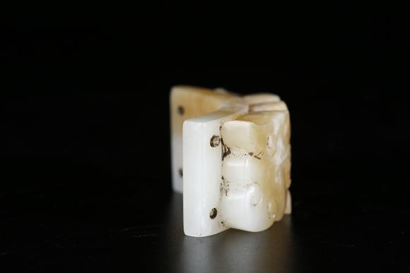 千美會(huì)和田玉雕獸面紋掛飾
