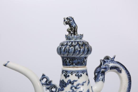 千美會青花雲(yún)龍紋龍柄獅鈕執(zhí)壺