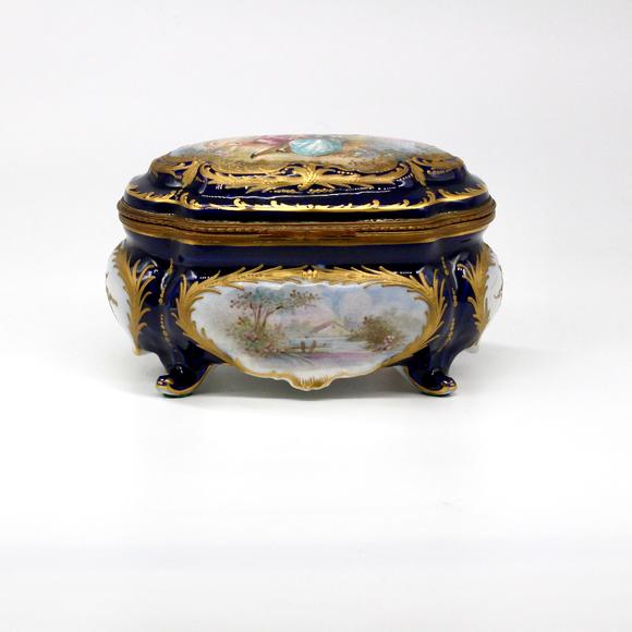 KARSON AUCTIONFrench Sèvres Fine Porcelain Hand-Painted Jewelry Box
