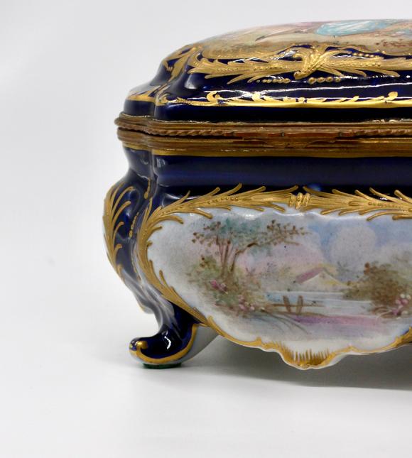KARSON AUCTIONFrench Sèvres Fine Porcelain Hand-Painted Jewelry Box