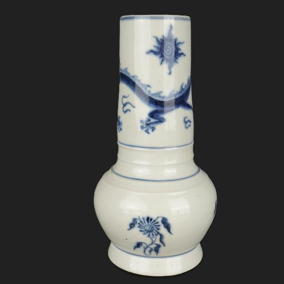 朱雀美術(shù)拍賣青花龍紋花瓶