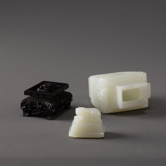 大阪美術(shù)商會(huì)清 白玉獸鈕小方瓶