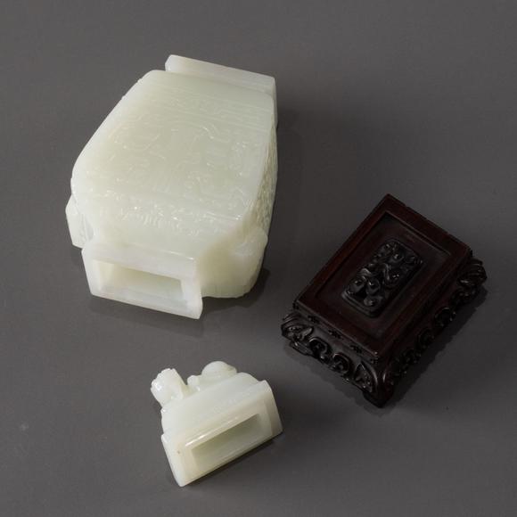 大阪美術(shù)商會(huì)清 白玉獸鈕小方瓶