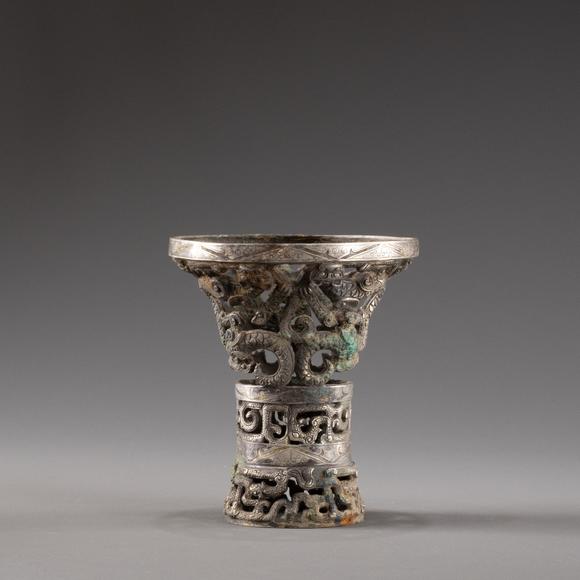 大阪美術(shù)商會(huì)戰(zhàn)國(guó) 鏤空螭龍紋銀置物
