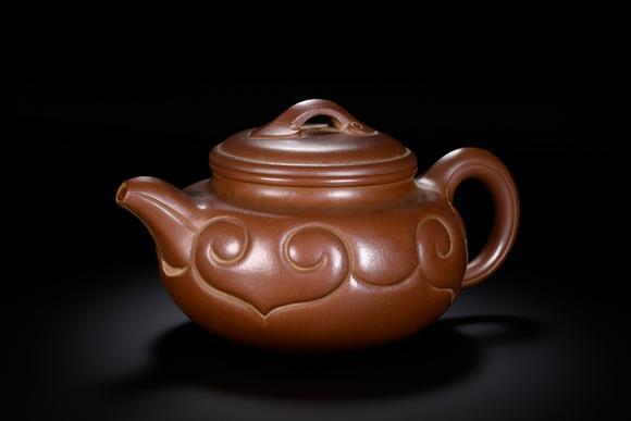 HUNG YUN ZHAI AUCTION HOUSE INCGu Jingzhou-marked Ruyi Yixing Zisha Teapot