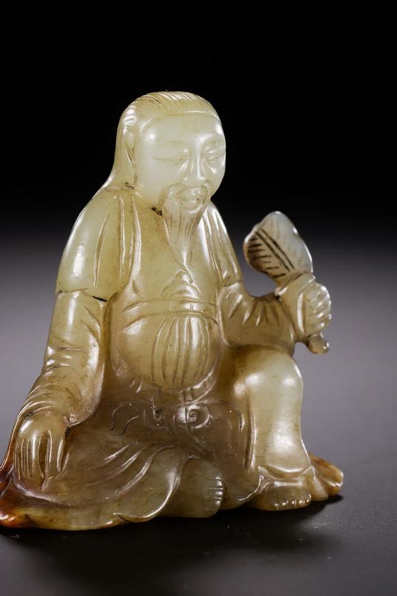 HUNG YUN ZHAI AUCTION HOUSE INCHetian Jade Seated Scholar Figure