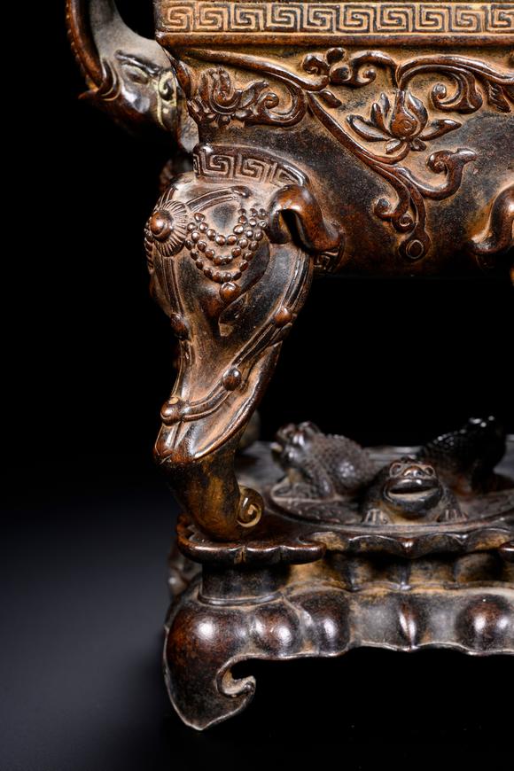 HUNG YUN ZHAI AUCTION HOUSE INCXuande Marked Bronze Incense Burner with Elephant Feet, Beast Finial, and Cover