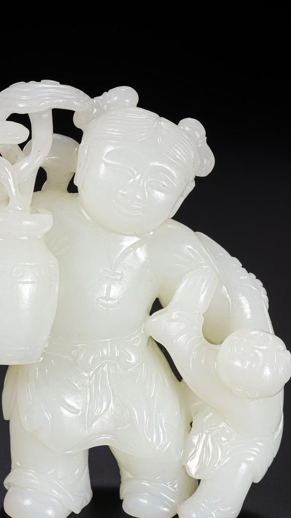 HUNG YUN ZHAI AUCTION HOUSE INCQing Dynasty White Jade 