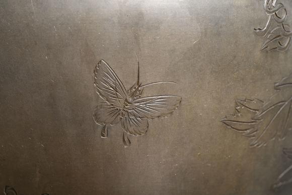 HUNG YUN ZHAI AUCTION HOUSE INCTin-Bodied Engraved Four-Loop Tea Caddy with Chrysanthemum and Butterfly Motifs